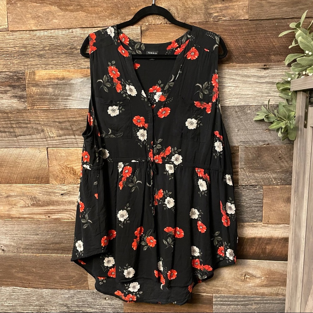 🎯 Babydoll sleeveless floral tunic with tie waist